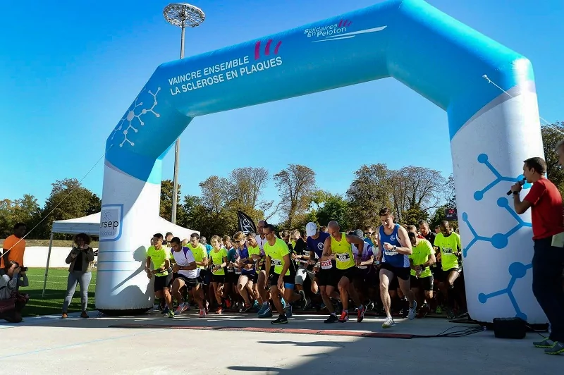 arche départ course a pied solidaire en peloton