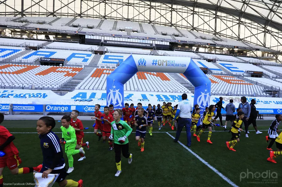 arche publicitaire OM next generation à marseille dans le stade vélodrome