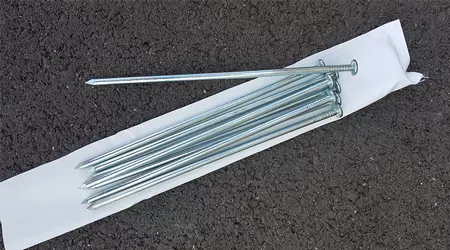 sardine pour piquer une arche dans la terre